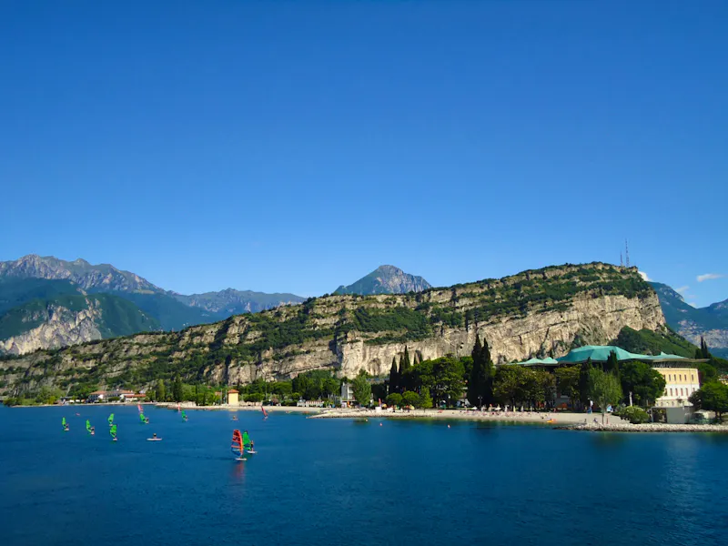 Gardasee mit Monte Brione - &copy;Eberhardt TRAVEL - Walburga Lindner