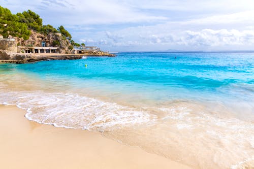 Playa de Illetas auf Mallorca  &ndash; &copy; ©lunamarina - stock.adobe.com