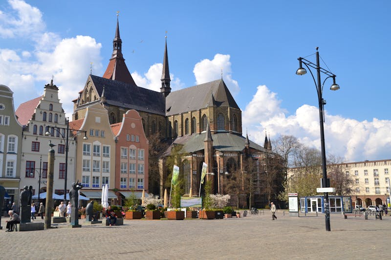 Neuer Markt und Marienkirche in Rostock - ©©hecht7 - stock.adobe.com