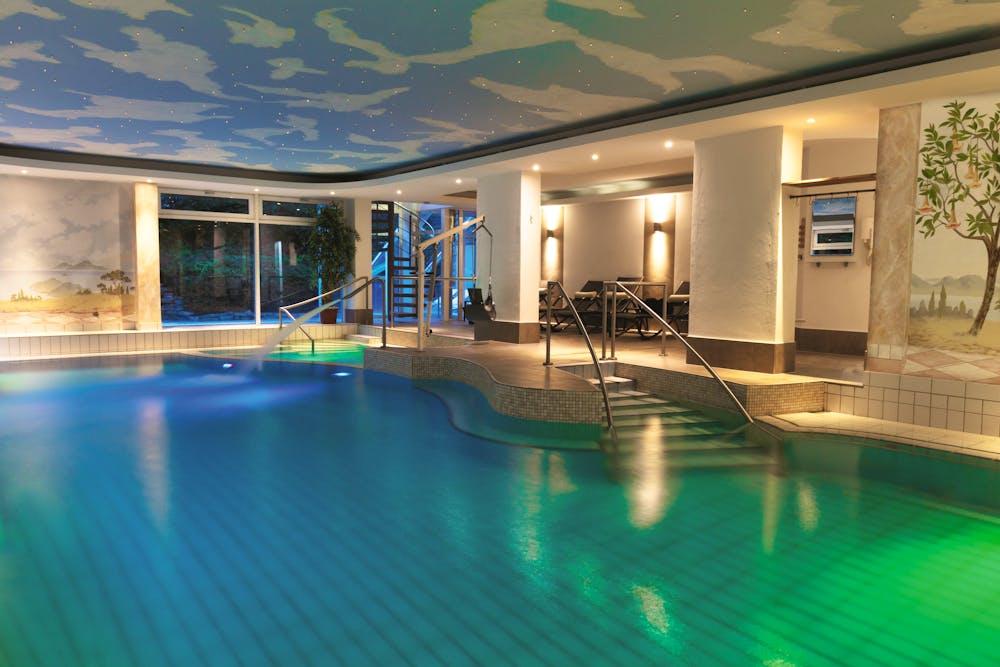 Bad Füssing - Kurhotel Sonnenhof - Schwimmbad &ndash; &copy; 2016 Gruss Gbr