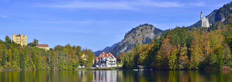Schlösser Hohenschwangau und Neuschwanstein amr Alpsee - ©traveldia - stock.adobe.com