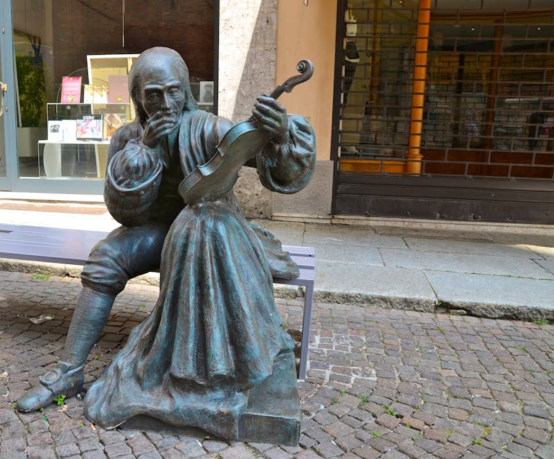 Cremona - Statue von Stradivari - ©gennaro coretti - stock.adobe.com