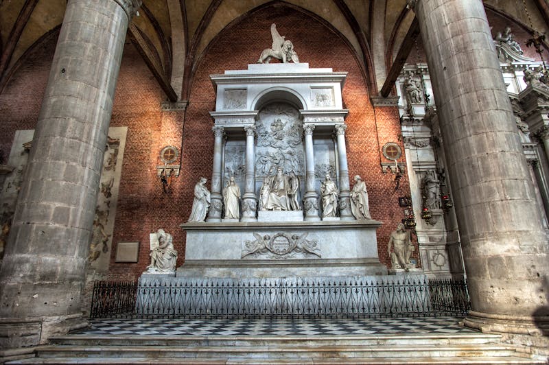 Venedig - Grabmahl von Tizian in der Frari-Kirche - ©zenzaetr - stock.adobe.com