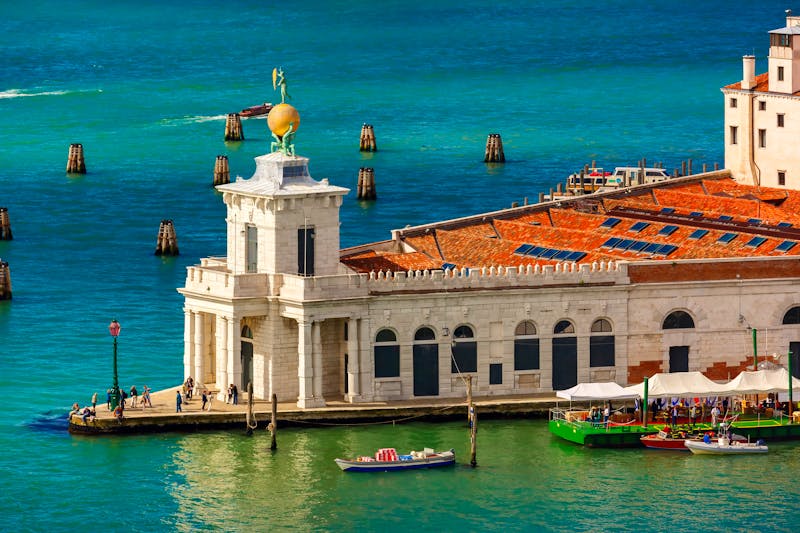 Venedig - Dogana di Mare, die alte Zollstation - ©Kavalenkava - stock.adobe.com