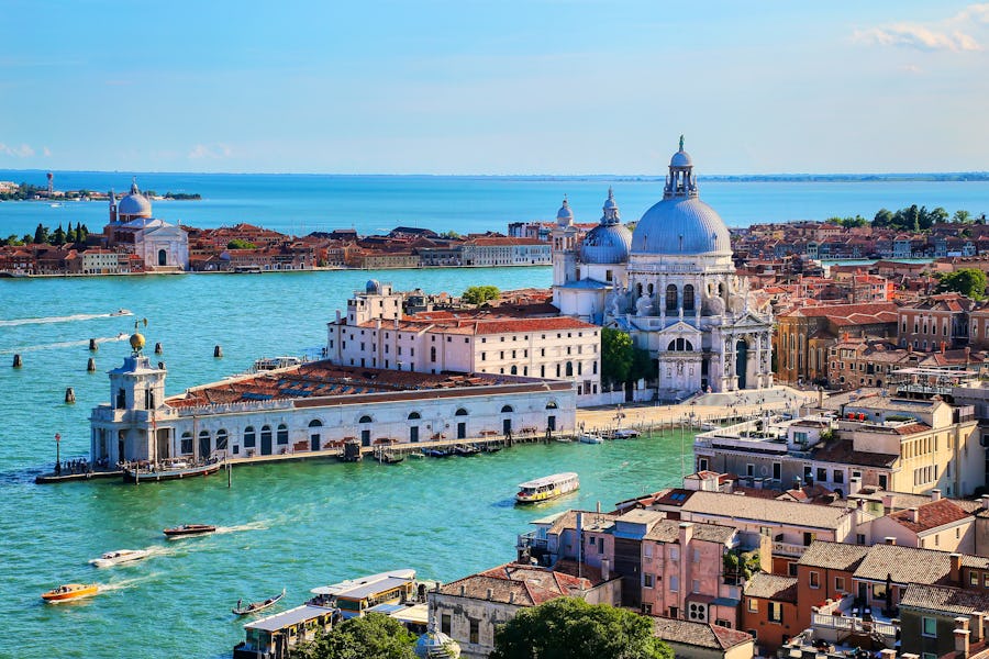 Venedig - Dogana di Mare und die Basilika Santa Maria della Salute – © donyanedomam - stock.adobe.com