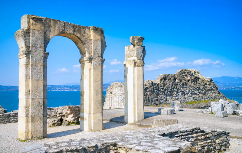 Garadsee - Sirmione - Catullus Caves - &copy;rigamondis - stock.adobe.com