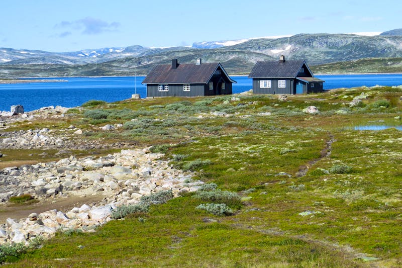 Häuser auf der Hardangervidda - ©©Thomas - stock.adobe.com