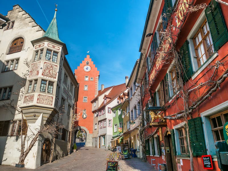 Meersburg am Bodensee  - Marktplatz mit Blick zum Obertor - ©Manuel Schönfeld - stock.adobe.com