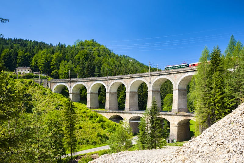 Die Semmeringbahn in Österreich - ©Richard Semik - stock.adobe.com