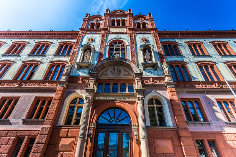 Universitätsgebäude in Rostock - ©©Angelika Bentin - stock.adobe.com