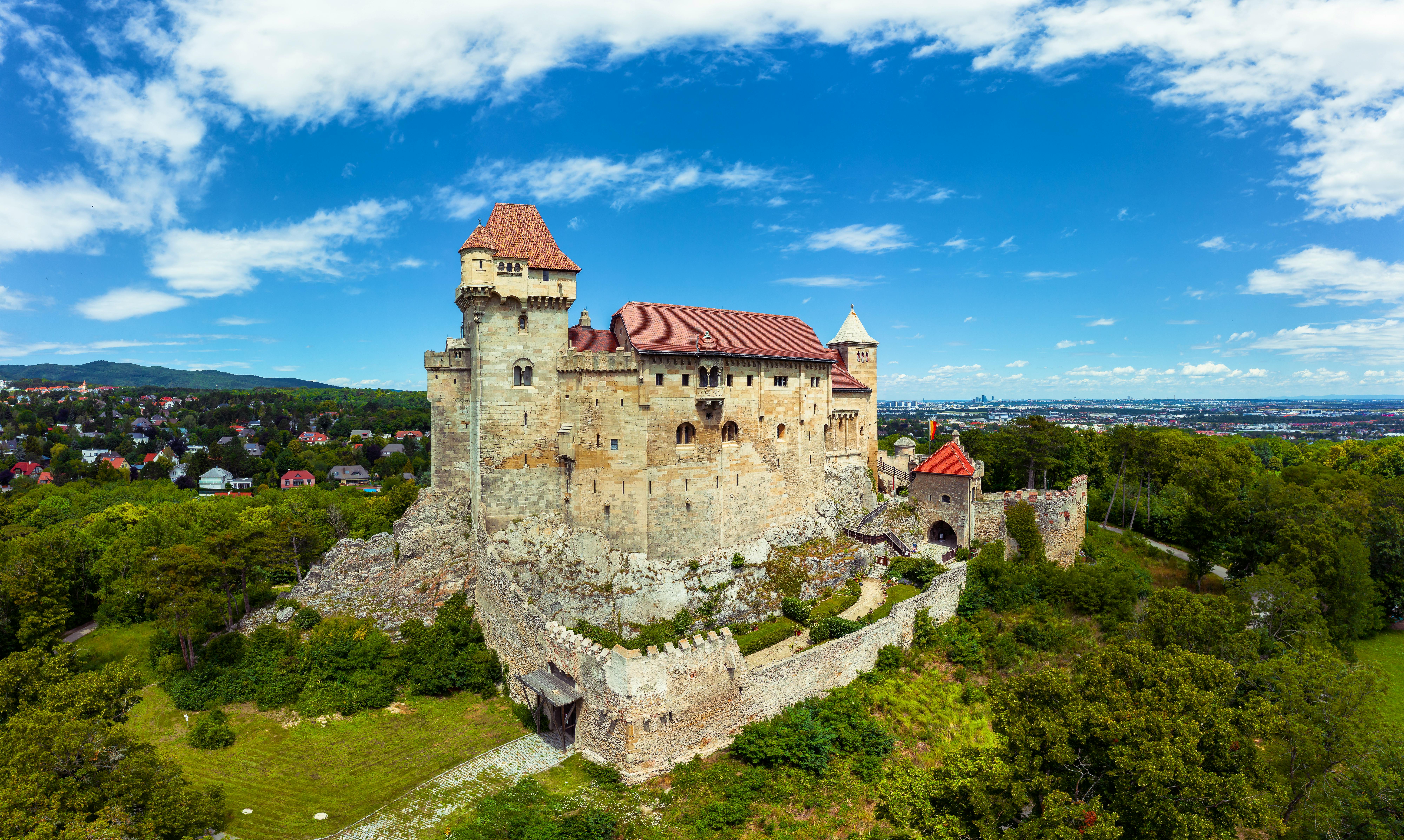 Burg Liechtenstein in der Nähe von Baden bei Wien&nbsp;&ndash;&nbsp;&copy;&nbsp;GezaKurkaPhotos - stock.adobe.com