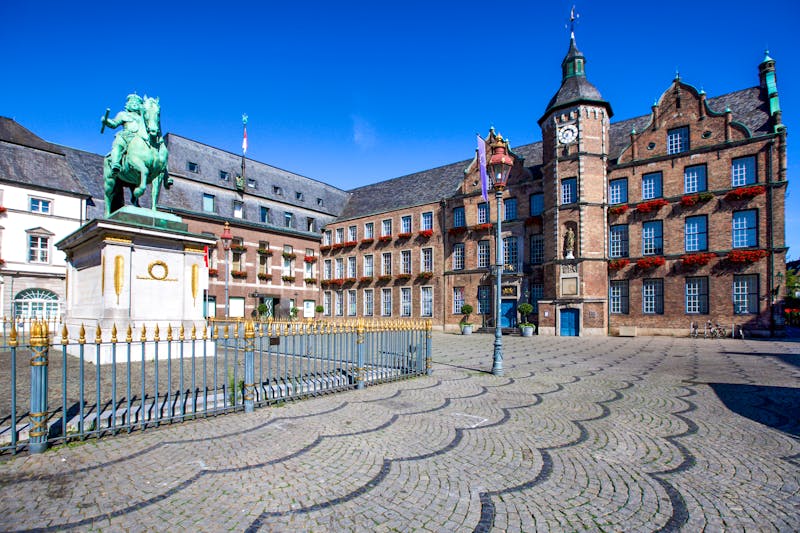 Rathaus in Düsseldorf - ©©shokokoart - stock.adobe.com