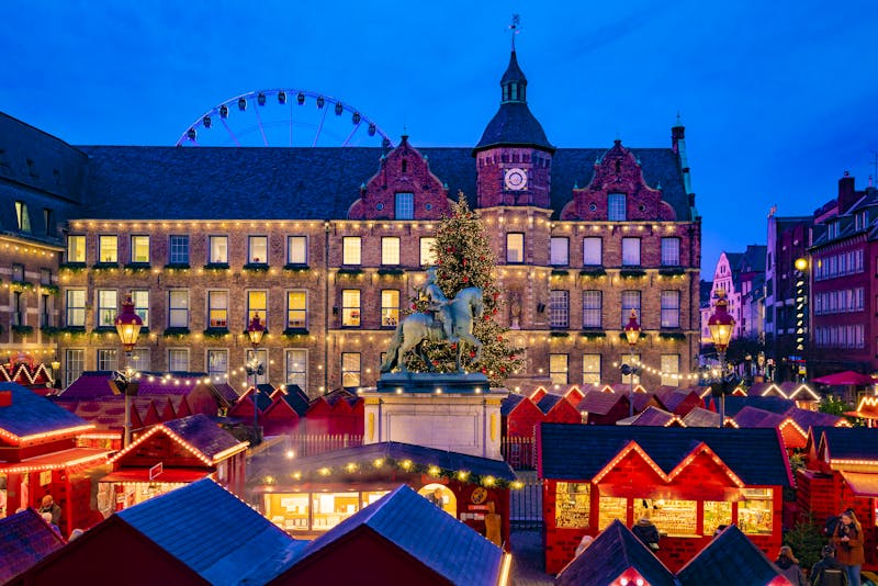 Weihnachtsmarkt in Düsseldorf - Marktplatz - ©©Chris Goettert - stock.adobe.com