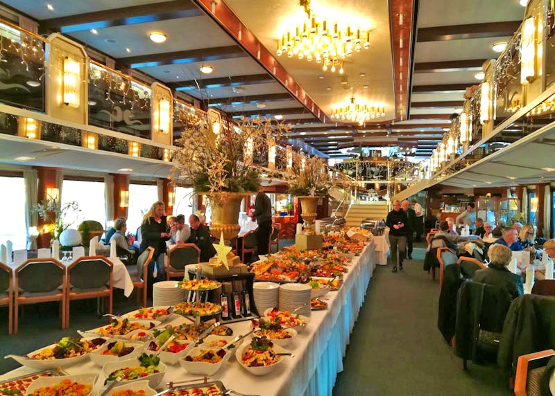 Gala-Buffet auf dem Donau-Schiff - ©Eberhardt TRAVEL - Gerd Pierschek