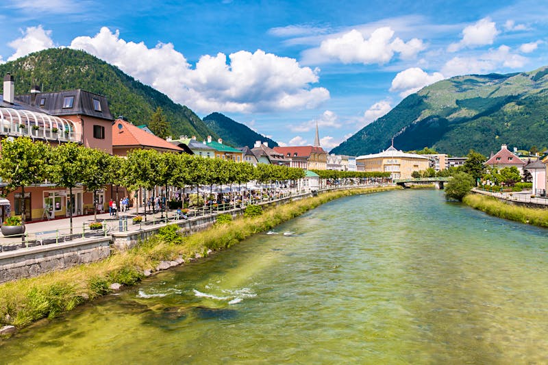 Bad Ischl - Kurpromenade an der Traun - ©progarten - stock.adobe.com