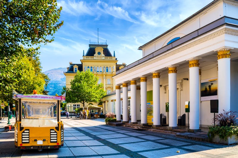 Bad Ischl - Post- und Telegrafen-Amt und Trinkhalle - ©EKH-Pictures - stock.adobe.com