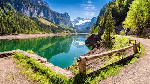 Am Gosausee &ndash; &copy; shaiith - stock.adobe.com