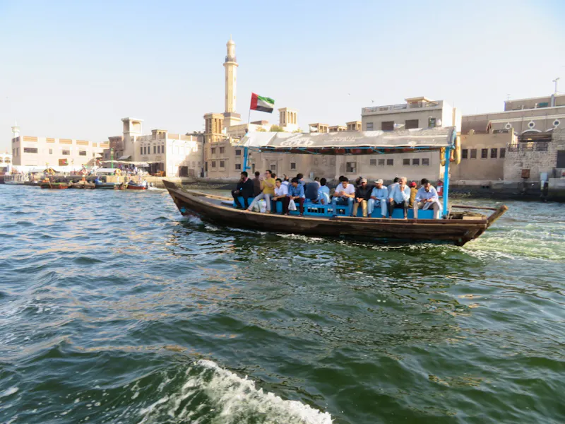 Fahrt mit dem Abra-Wassertaxi in Dubai - &copy;Eberhardt TRAVEL - Carina Henn