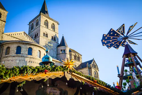 Weihnachtsmarkt am Dom in Trier - Deutschland &ndash; &copy; hardyuno - stock.adobe.com