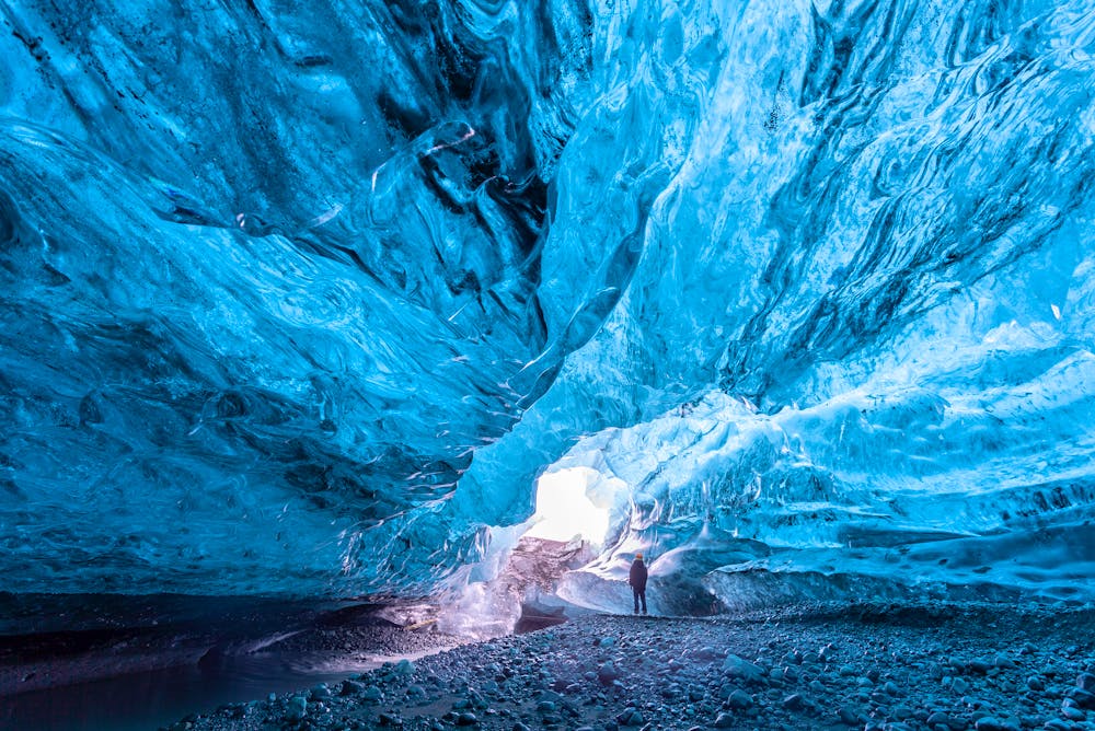 Gletscherhöhle im Vatnajökull - Island &ndash; &copy; jon - stock.adobe.com