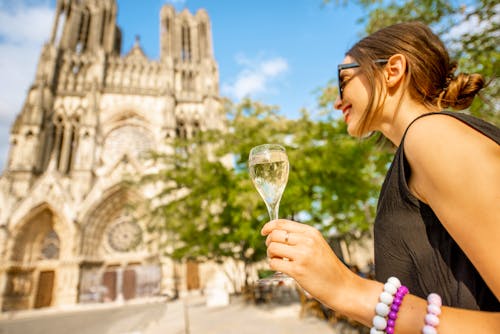 Champagner genießen in Reims &ndash; &copy; ©rh2010 - stock.adobe.com