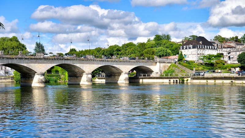Ville de Cognac - Pont Saint Jaques über die Charente - ©©Robert Grauenfels - stock.adobe.com