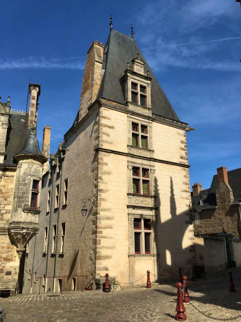 Dekanatspalast in Le Mans - ©Dr. Michael Krause - Eberhardt TRAVEL