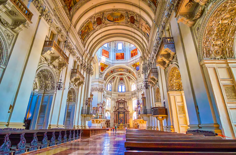 Im Salzburger Dom - &copy;efesenko - stock.adobe.com
