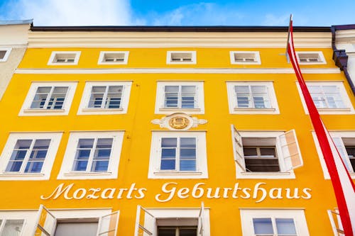 Salzburg - Mozarts Gebutshaus &ndash; &copy; JFL Photography - stock.adobe.com