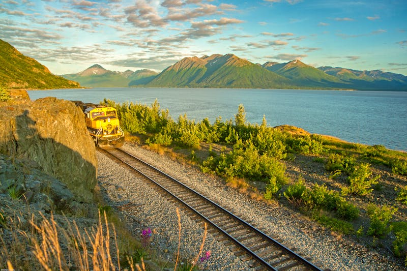 Zugfahrt mit dem Alaska Wilderness Express - ©Patrick Civello - Adobe Stock