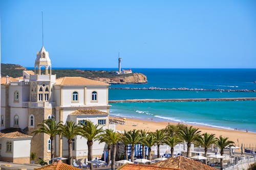 Praia De Rocha in Portimao an der Algarve &ndash; &copy; ©Rebecca - stock.adobe.com