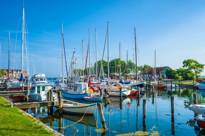 Hafen in Orth auf der Insel Fehmarn – © ©Jürgen Wackenhut - stock.adobe.com