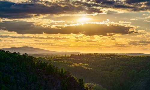 Blick über das Bodetal bis zum Brocken im Harz &ndash; &copy; ©UseDomer Fotografie - stock.adobe.com