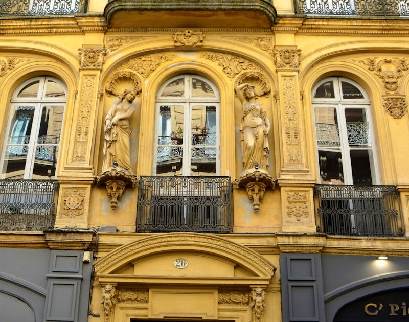 Reich verzierte Fassade in Toulouse - ©Eberhardt TRAVEL - Gina Egenolf