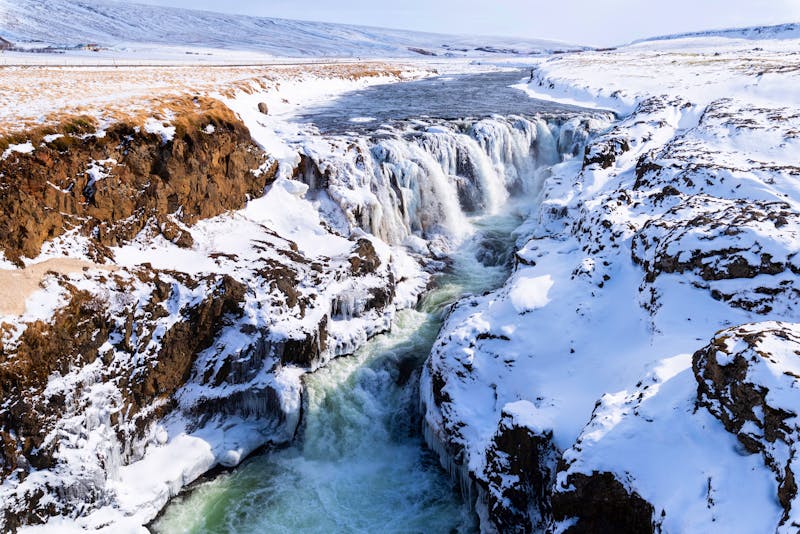 Hraunfossar Wasserfälle - Borgarfjördur - ©Apichart Patana-anek - Adobe Stock