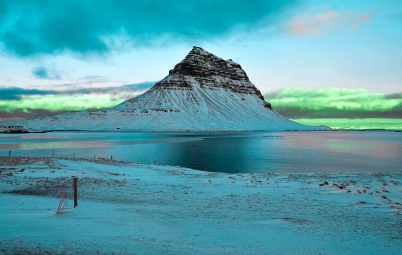 Kirkjufell in Island mit Polarlichtern - ©Roerli Photography - Adobe Stock