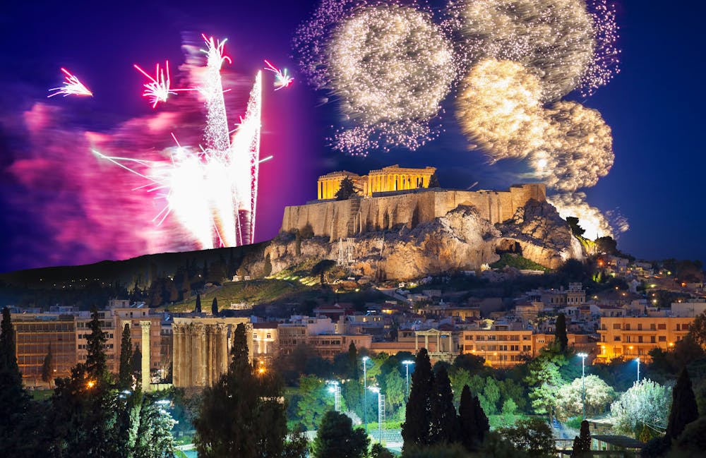 Silvester in Athen - Feuerwerk mit Blick zur Akropolis &ndash; &copy; ©Tomas Marek - stock.adobe.com