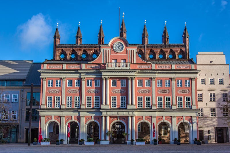 Rathaus von Rostock - ©©Angelika Bentin - stock.adobe.com