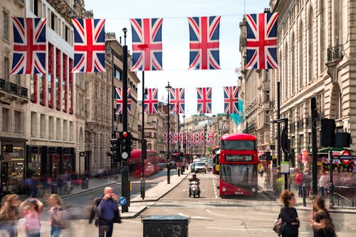 Piccadilly Circus in London &ndash; &copy; JAROSLAV MORAVCIK@PRO-MO - Adobe Stock