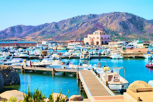 Hafen von Villasimius im Süden von Sardinien &ndash; &copy; Roman Babakin - Adobe Stock