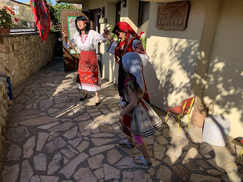 Bulgarien Bulgarische Tänze bei Deshka - ©Madlena Voigt
