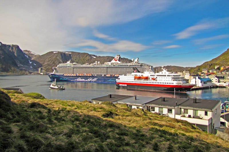 Hurtigruten Schiff in Honningsvag - ©Carina Dunkhorst / Hurtigruten