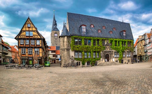 Historisches Rathaus in der Altstadt in Quedlinburg  &ndash; &copy; ©UseDomer Fotografie - stock.adobe.com