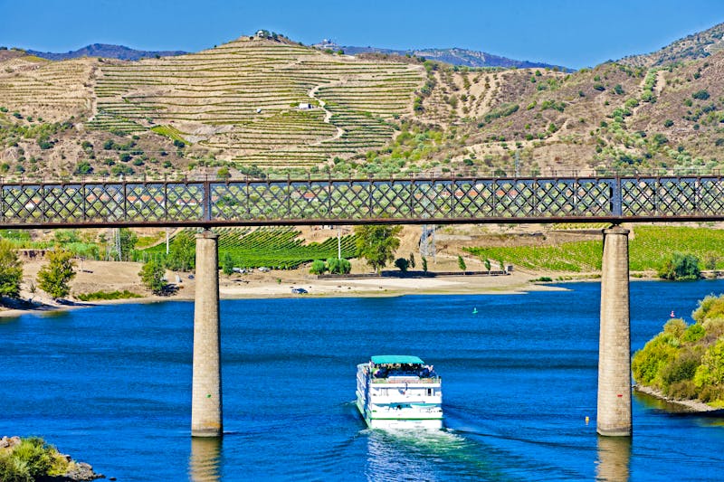 Viadukt bei Pocinho im Douro-Tal - ©©Richard Semik - stock.adobe.com