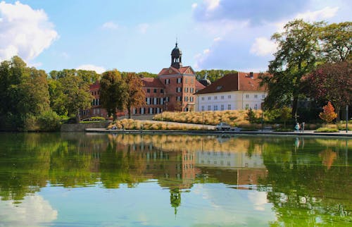 Eutin mit See und Schloss in Schleswig-Holstein &ndash; &copy; ©embeki - stock.adobe.com