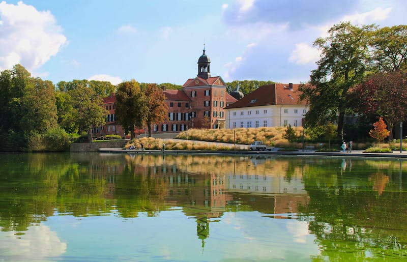 Eutin mit See und Schloss in Schleswig-Holstein - ©©embeki - stock.adobe.com