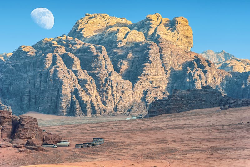 Übernachtung im Wüstencamp im Wadi Rum in the Jordanian desert  - ©foto4all.com.ua - Adobe Stock