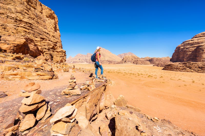 Wanderung im Wadi Rum - ©©upslim - stock.adobe.com