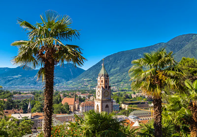 Kirche Sankt Nikolaus mit Blick über Meran, Südtirol  - &copy;©nemo1963 - stock.adobe.com