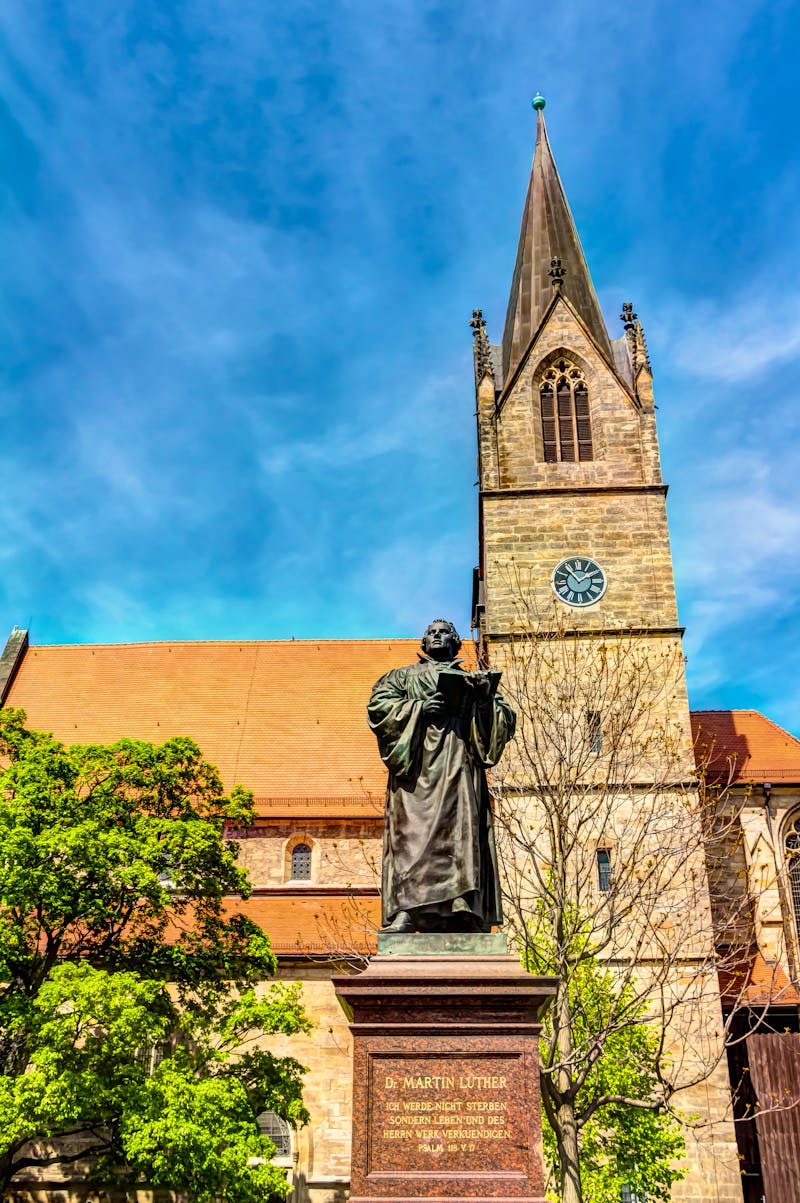 Erfurt - Kaufmannskirche mir Lutherdenkmal - ©Mije Shots - adobestock.com